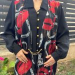 Camasa femei neagra vesta colorata nasturi aurii lantisor vintage Italia anii 90