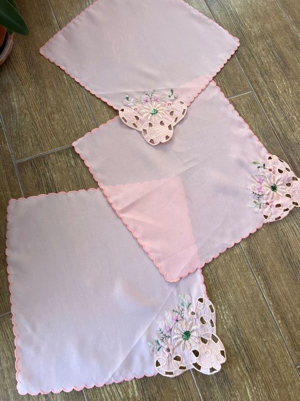 Servetele textile roz piersica broderie floricele vintage
